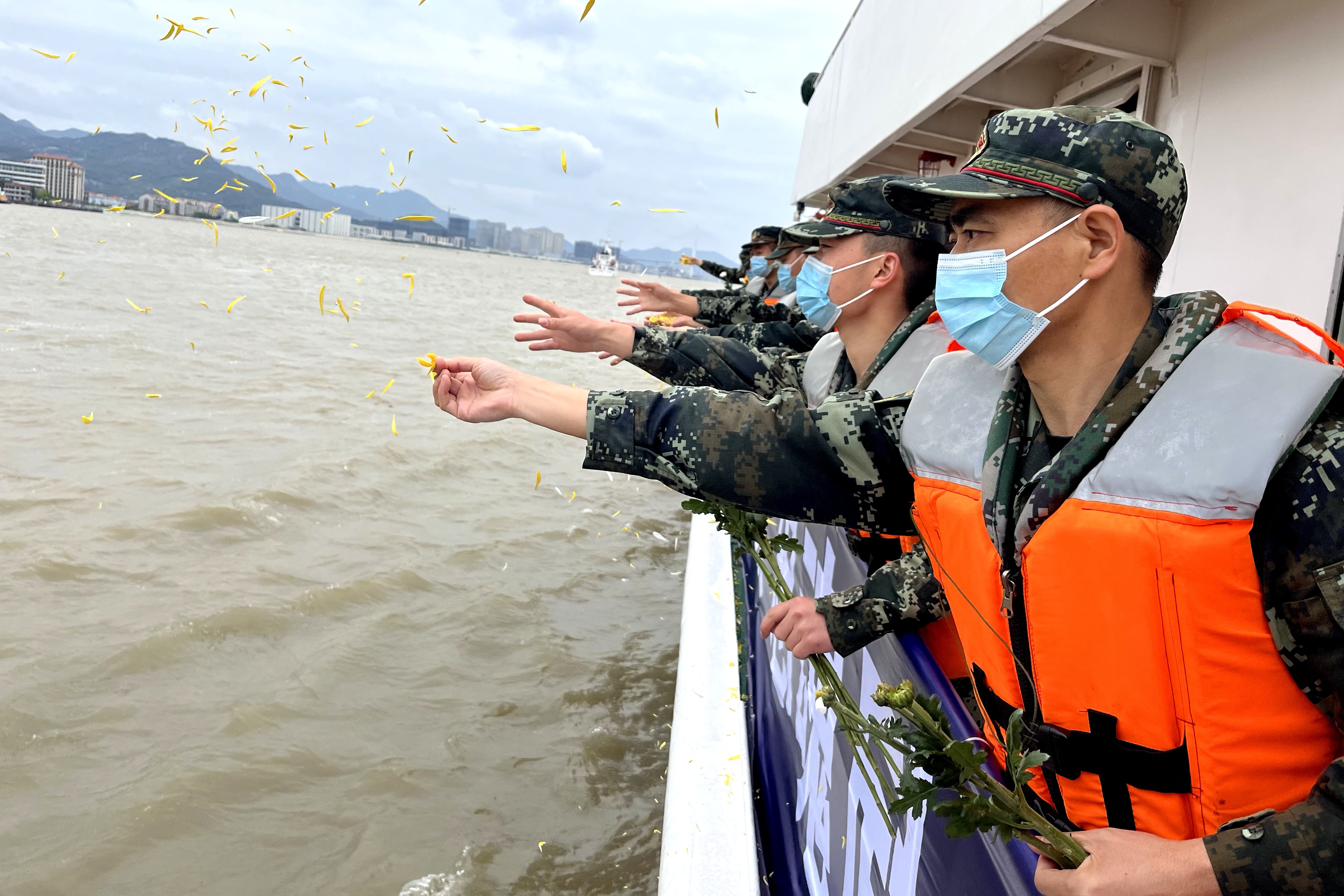 海上鳴笛、線上緬懷 福州海警多種方式祭英烈